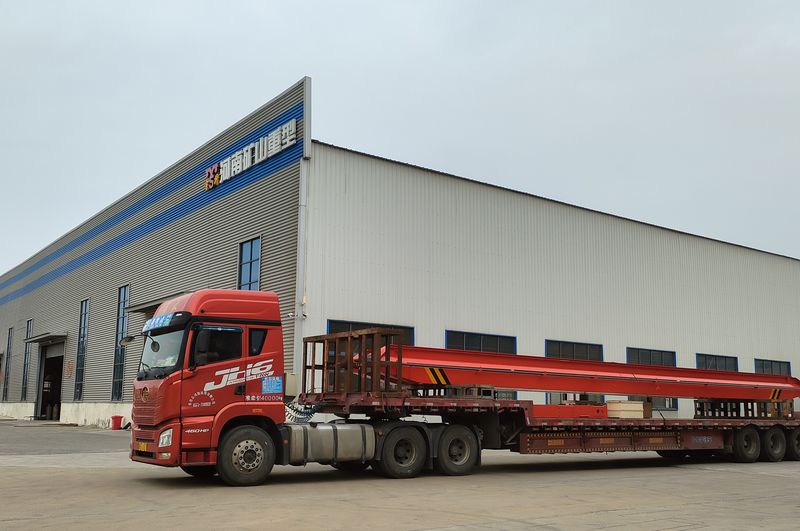 電動(dòng)單梁起重機(jī)3臺 LD5t—16.8m LD3t—16.5m /2臺 制作完成，發(fā)往江西南昌交付客戶使用。