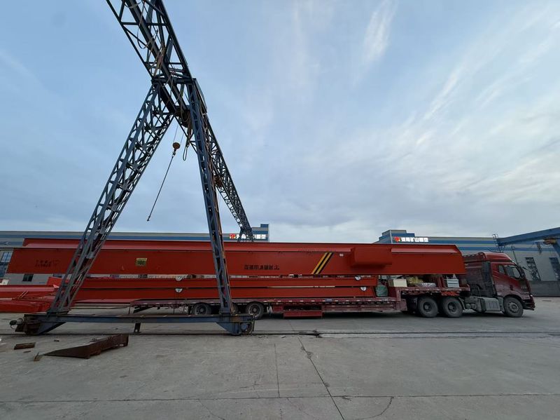 全包箱門式起重機 MHE30+16t-24m 制作完成 裝車發(fā)出